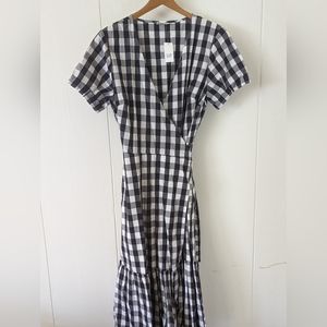 Adorable Gap wrap v-neck dress short sleeve black white checkered picnic resort